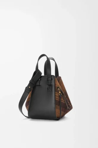 Kompakte Hammock-Tasche aus Wildleder und klassischem Kalbsleder Tan/Schwarz