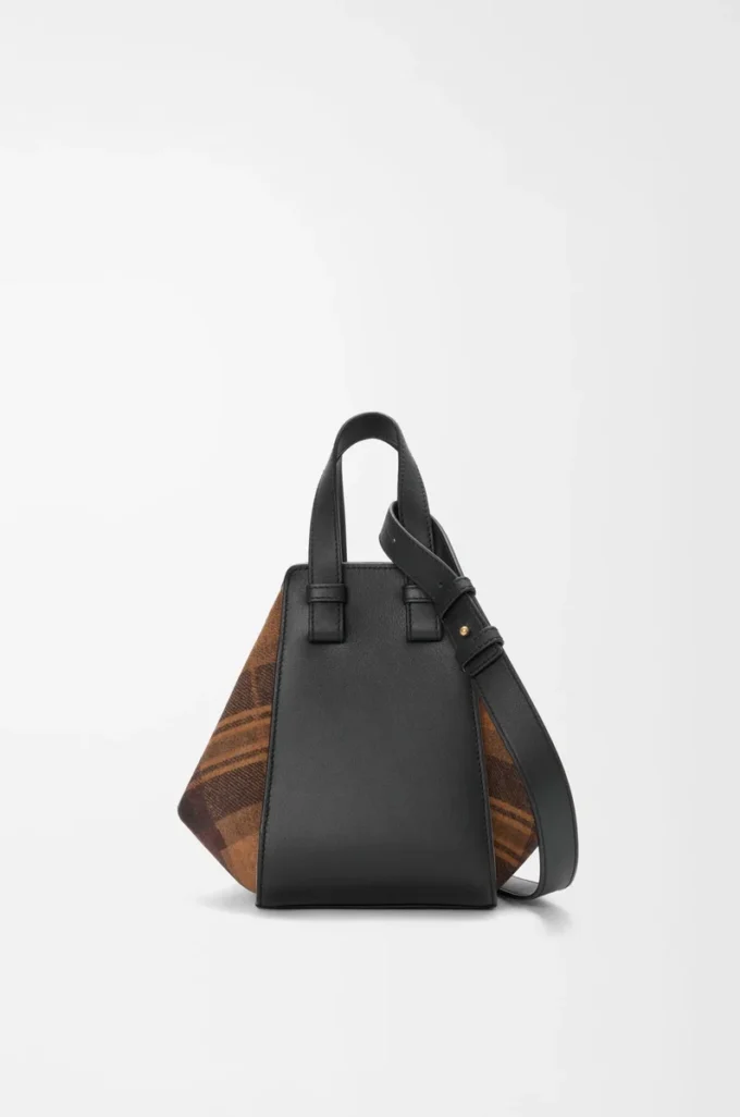 Kompakte Hammock-Tasche aus Wildleder und klassischem Kalbsleder Tan/Schwarz