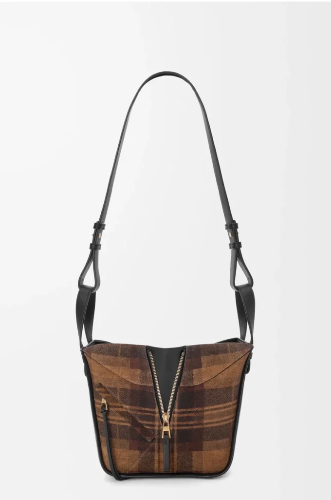 Kompakte Hammock-Tasche aus Wildleder und klassischem Kalbsleder Tan/Schwarz