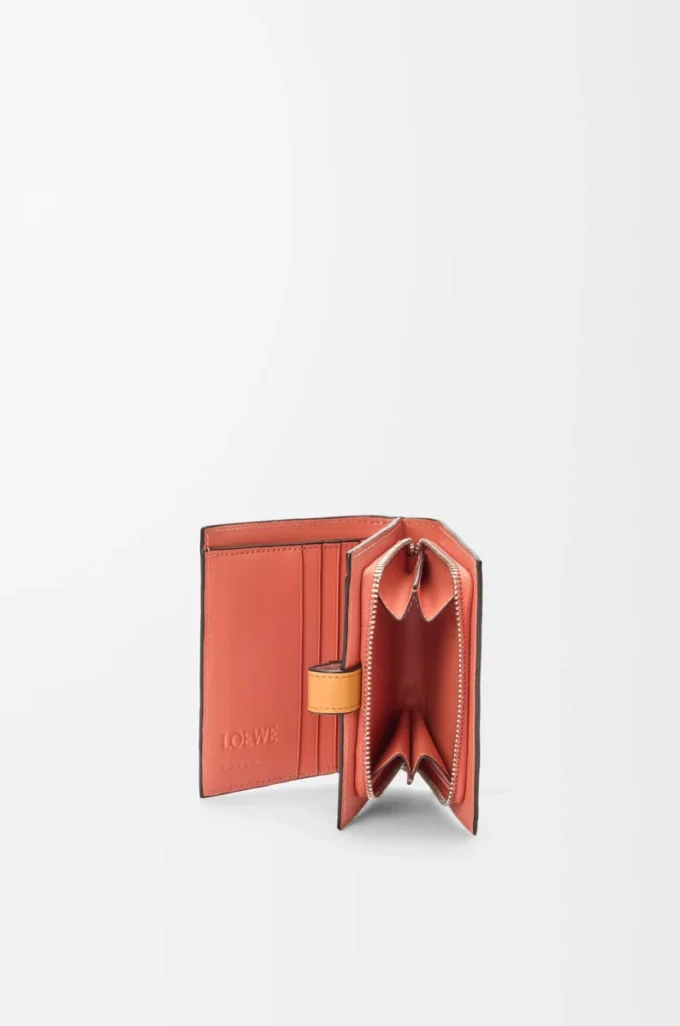 Kompakte Reißverschlussbrieftasche aus weichem genarbtem Kalbsleder Light Oat/Honey