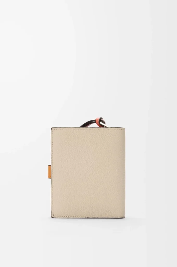 Kompakte Reißverschlussbrieftasche aus weichem genarbtem Kalbsleder Light Oat/Honey