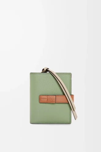 Kompakte Reißverschlussbrieftasche aus weichem genarbtem Kalbsleder Rosemary/Tan