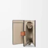 Kompakte Reißverschlussbrieftasche aus weichem genarbtem Kalbsleder Rosemary/Tan