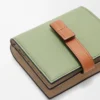 Kompakte Reißverschlussbrieftasche aus weichem genarbtem Kalbsleder Rosemary/Tan