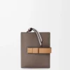 Kompakte Reißverschlussbrieftasche aus weichem genarbtem Kalbsleder Taupe/Gold