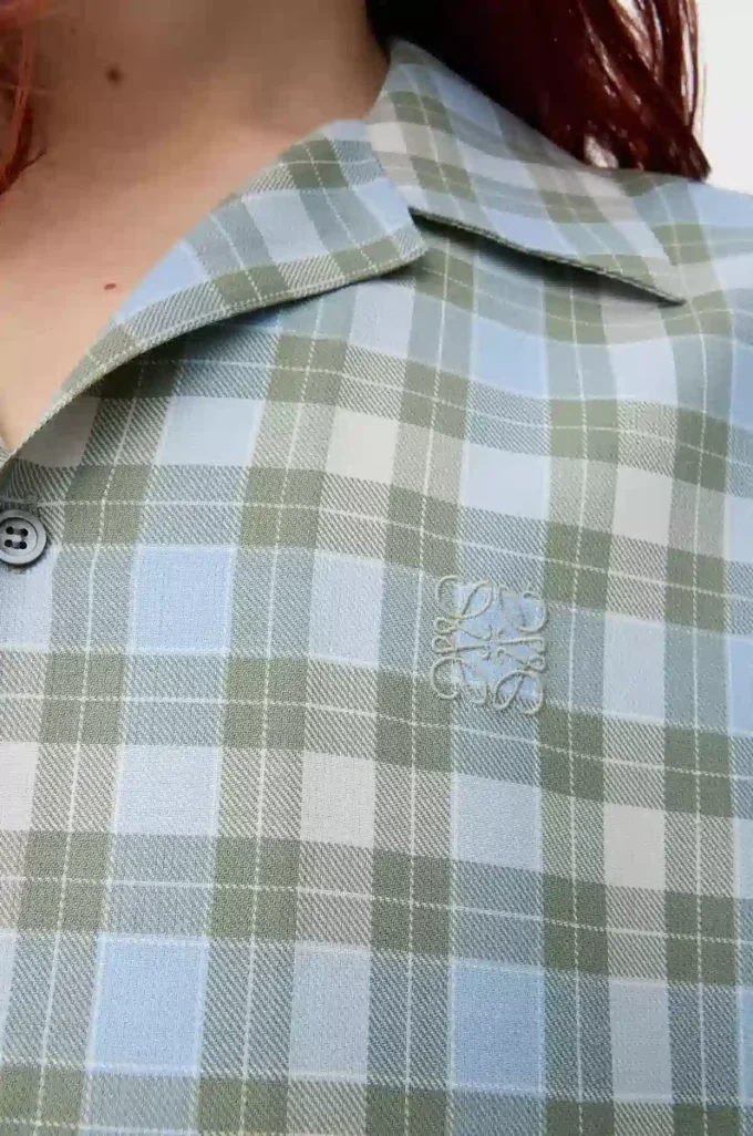 Kurzarmhemd aus Wollmischung Hellblau/Weiß