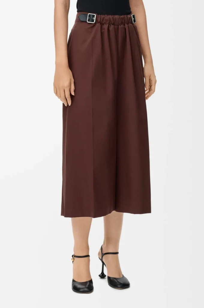 Kurze Hose mit Gürtel aus Baumwolle und Seide Kaffee