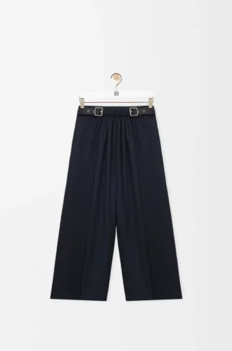 Kurze Hose mit Gürtel aus Wolle in Marineblau