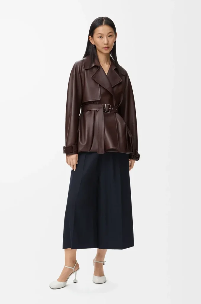 Kurze Hose mit Gürtel aus Wolle in Marineblau