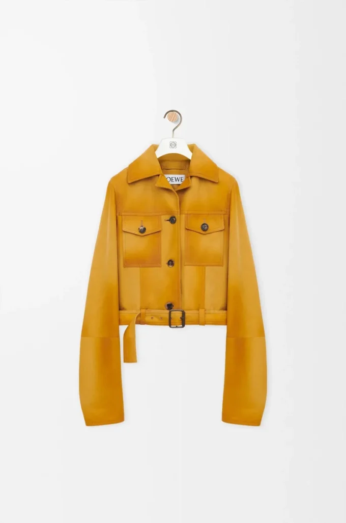 Kurze Jacke aus hellbraunem Lammwildleder