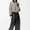 Kurze Jacke aus technischem Stoff Mittelgrau