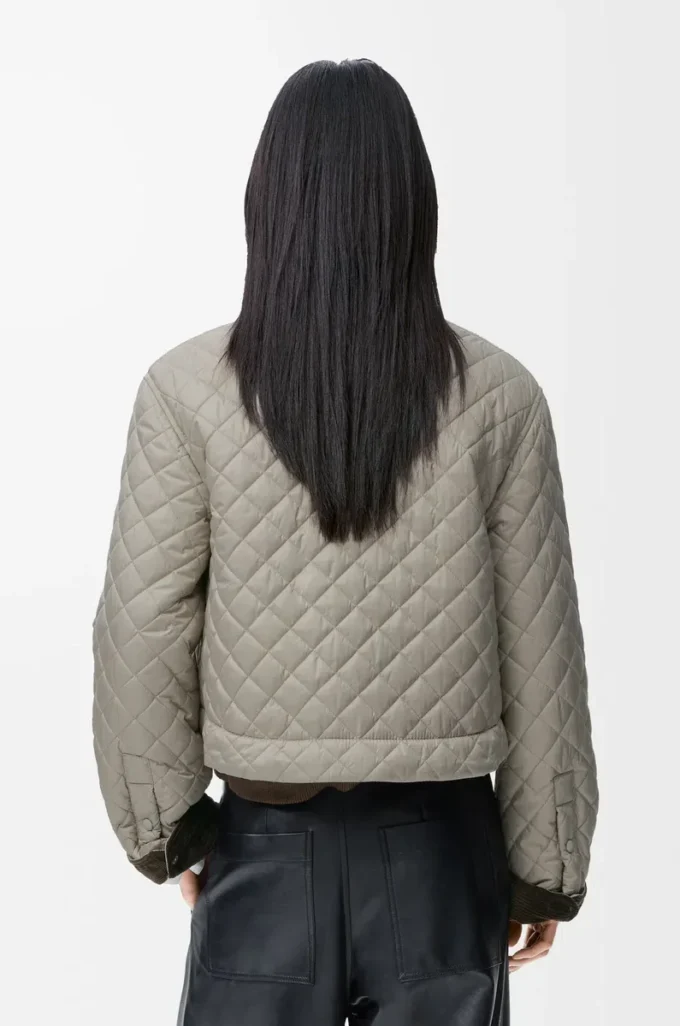 Kurze Jacke aus technischem Stoff Mittelgrau