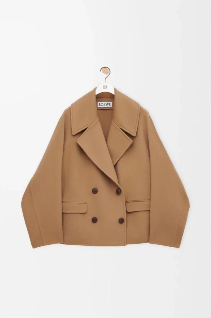 Kurzer Mantel aus Wolle in Camel