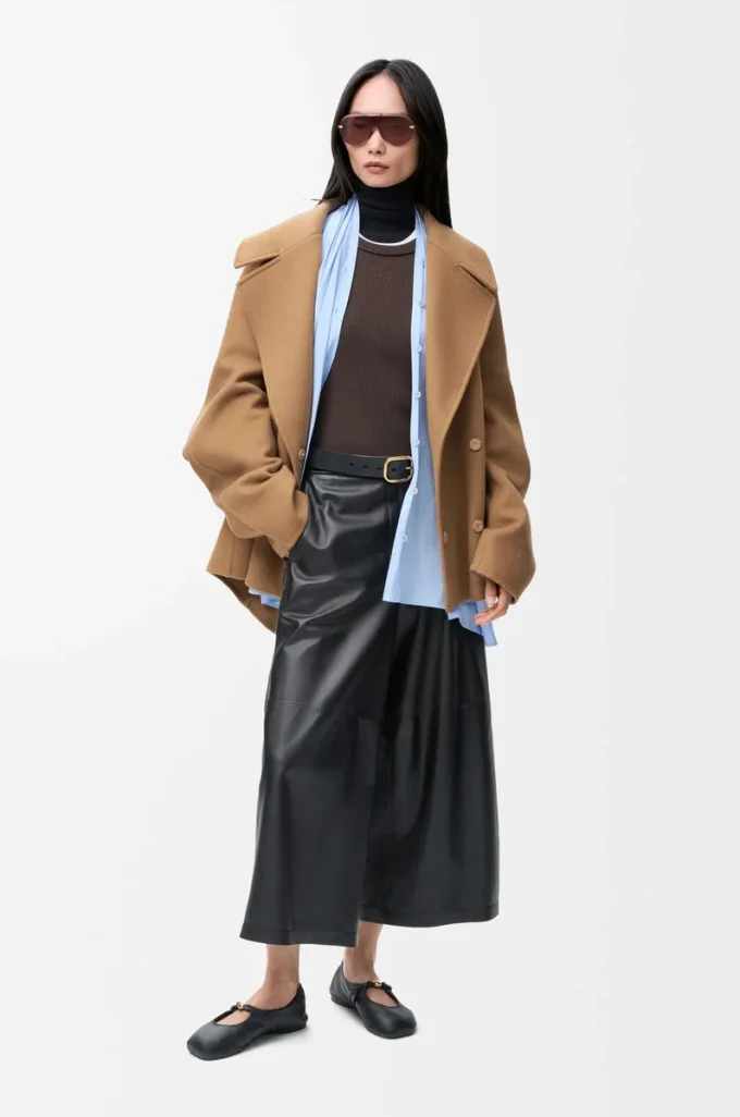 Kurzer Mantel aus Wolle in Camel