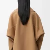 Kurzer Mantel aus Wolle in Camel