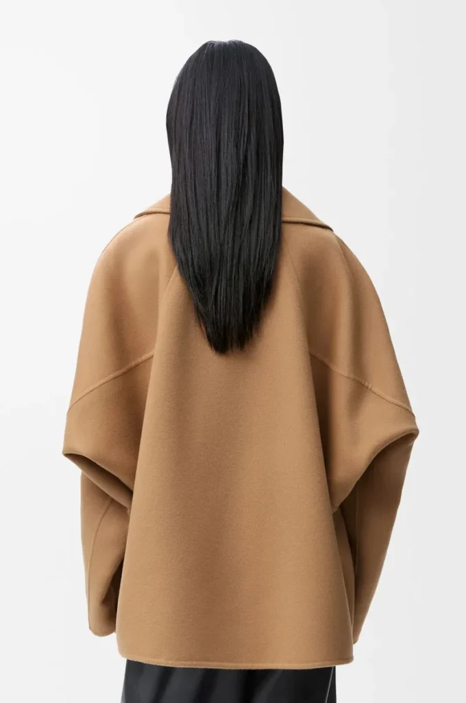 Kurzer Mantel aus Wolle in Camel