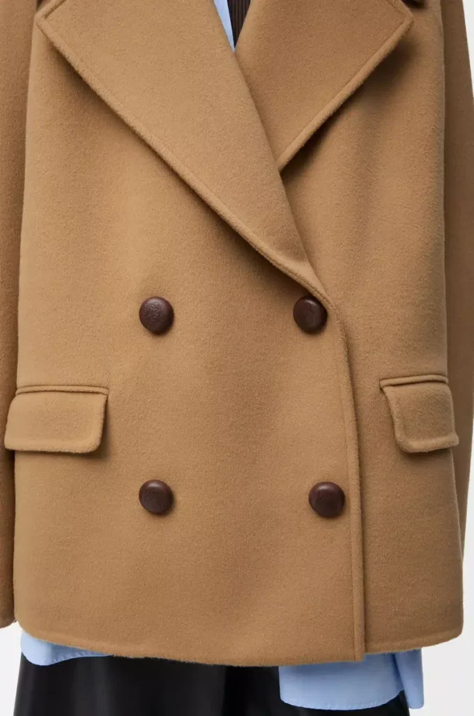 Kurzer Mantel aus Wolle in Camel