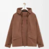 Kurzer Parka aus Funktionsbaumwolle in Toffee Kurzer Parka aus Funktionsbaumwolle in Toffee