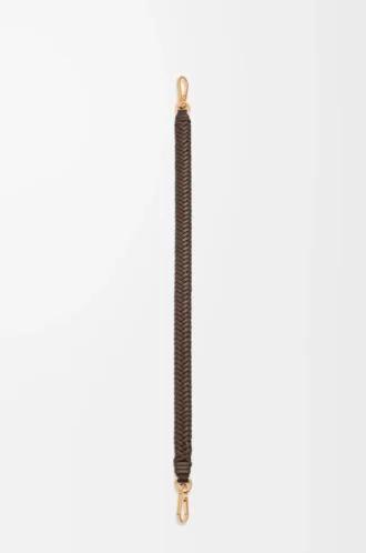Kurzer Riemen „Arrow” aus klassischem Kalbsleder in Chocolate