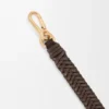 Kurzer Riemen „Arrow” aus klassischem Kalbsleder in Chocolate