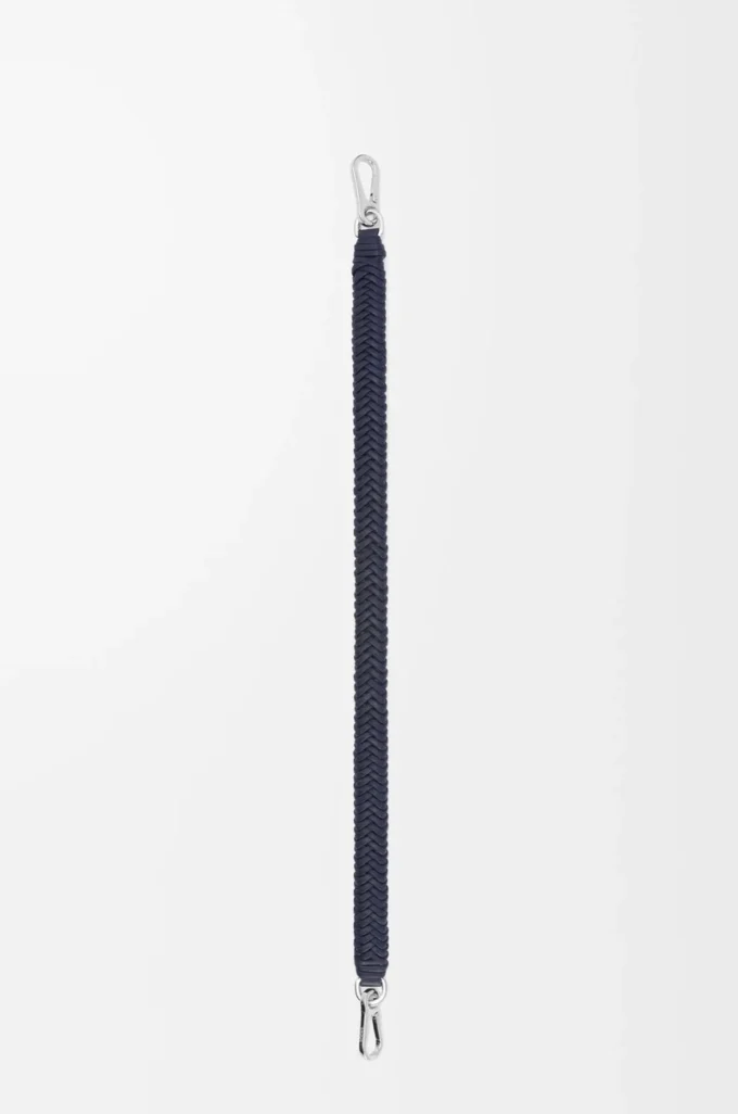 Kurzer Riemen mit Pfeilmuster aus klassischem Kalbsleder in Deep Navy