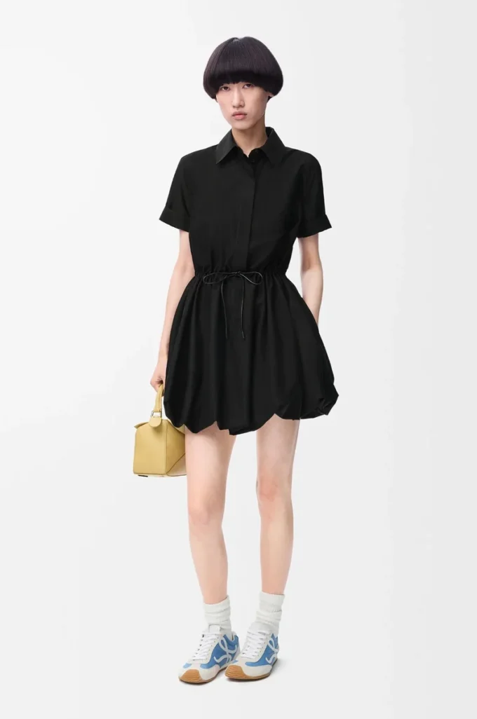 Kurzärmeliges Kleid aus Baumwolle und Seide Schwarz