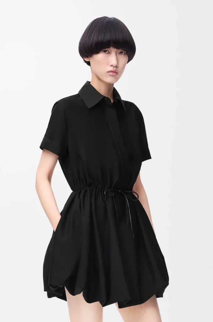 Kurzärmeliges Kleid aus Baumwolle und Seide Schwarz