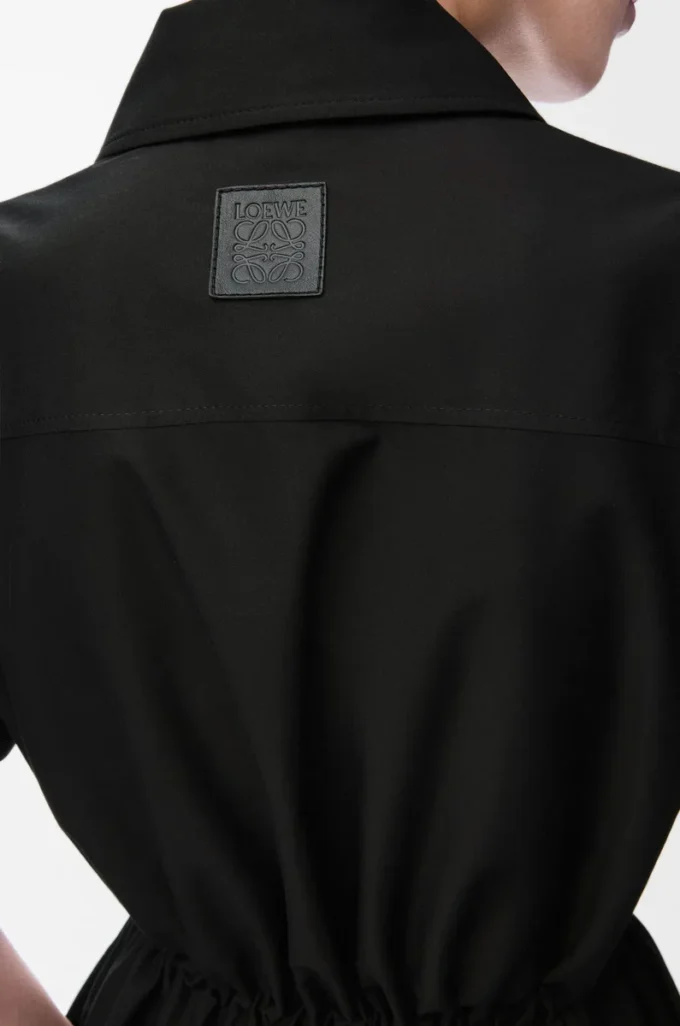 Kurzärmeliges Kleid aus Baumwolle und Seide Schwarz