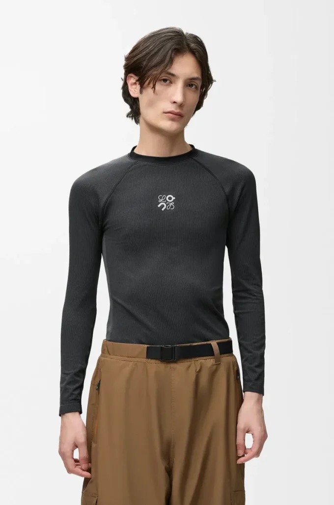 Langärmliges Oberteil aus technischem Jersey in Schwarz Langärmliges Oberteil aus technischem Jersey in Schwarz