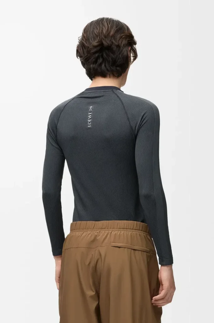 Langärmliges Oberteil aus technischem Jersey in Schwarz Langärmliges Oberteil aus technischem Jersey in Schwarz