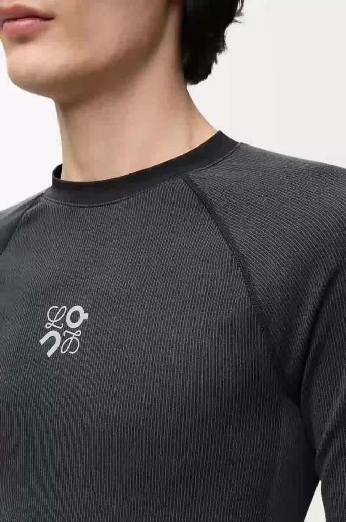 Langärmliges Oberteil aus technischem Jersey in Schwarz Langärmliges Oberteil aus technischem Jersey in Schwarz