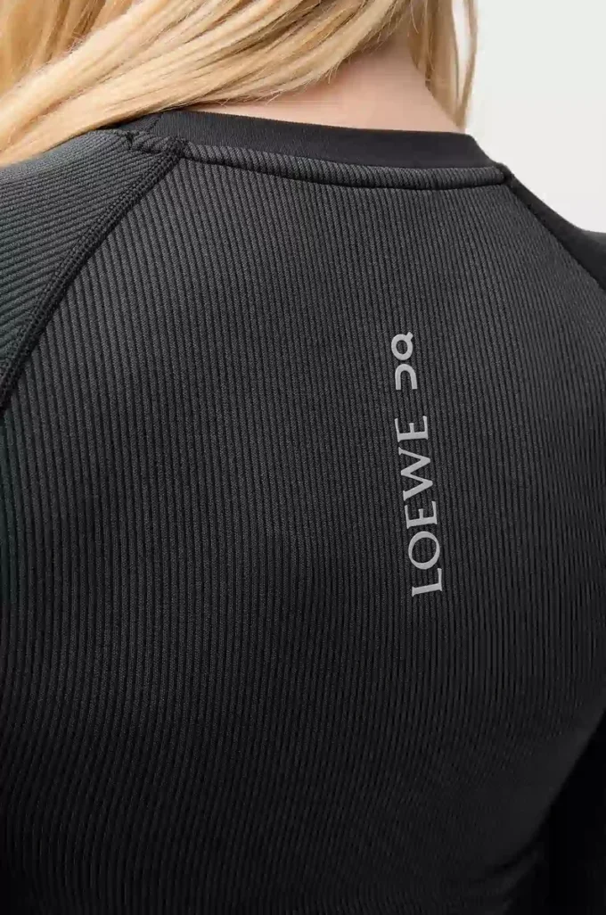 Langärmliges Oberteil aus technischem Jersey in Schwarz