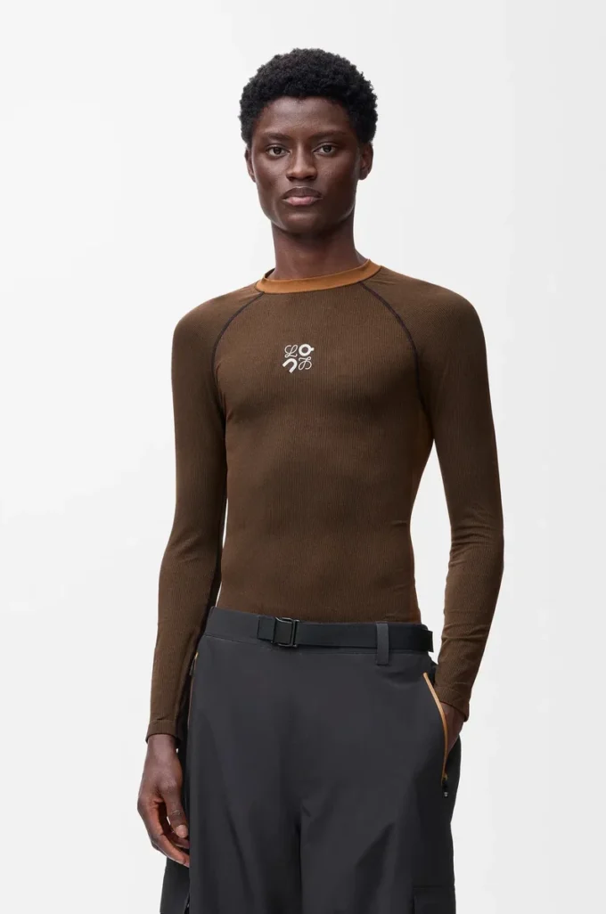 Langärmliges Oberteil aus technischem Jersey in Toffee