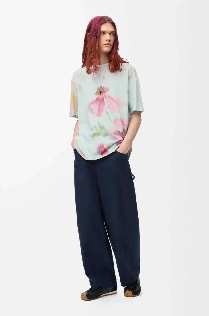 Lockeres T-Shirt aus Baumwolle in Hellblau/Mehrfarbig