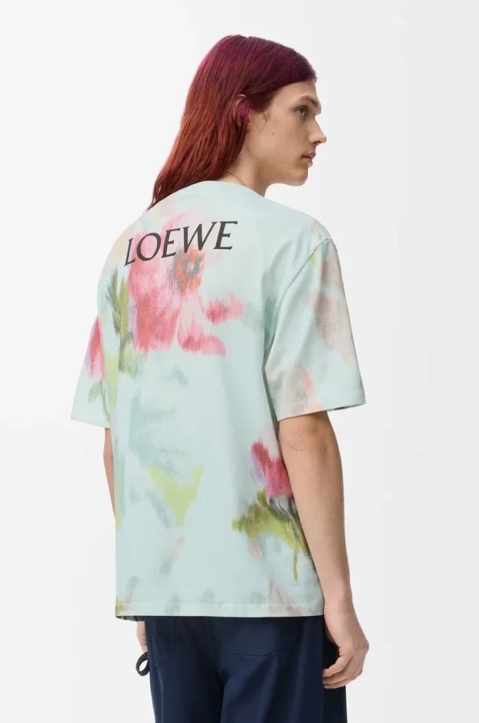 Lockeres T-Shirt aus Baumwolle in Hellblau/Mehrfarbig