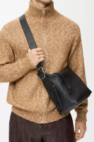 Loop Hobo aus geschmeidigem genarbtem Kalbsleder Schwarz