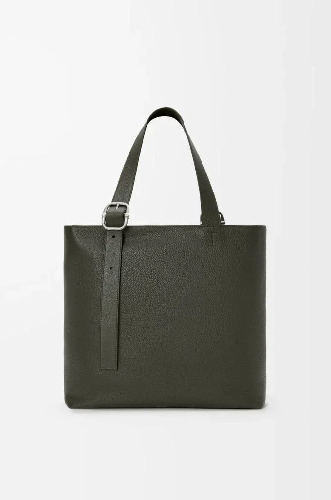 Loop-Tasche mit Reißverschluss aus geschmeidigem genarbtem Kalbsleder in Dunkelkhaki