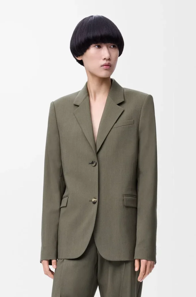 Maßgeschneiderte Jacke aus Wolle in Khaki-Grün