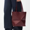 Medium Puzzle Fold Tote aus glänzendem Kalbsleder in Dark Burgundy