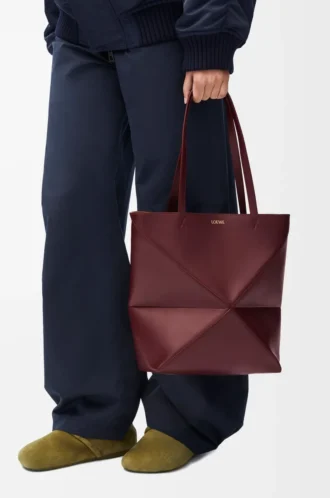 Medium Puzzle Fold Tote aus glänzendem Kalbsleder in Dark Burgundy