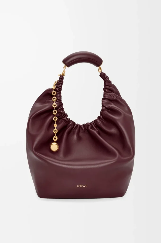 Medium Squeeze Tasche aus weichem Nappalammleder in Dunkelburgunder