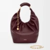 Medium Squeeze Tasche aus weichem Nappalammleder in Dunkelburgunder
