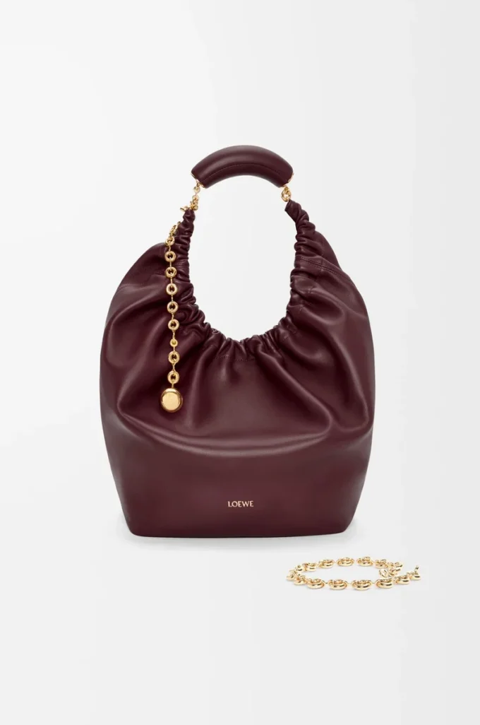 Medium Squeeze Tasche aus weichem Nappalammleder in Dunkelburgunder