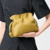 Mini-Clutch Flamenco aus Nappakalbsleder Ginger