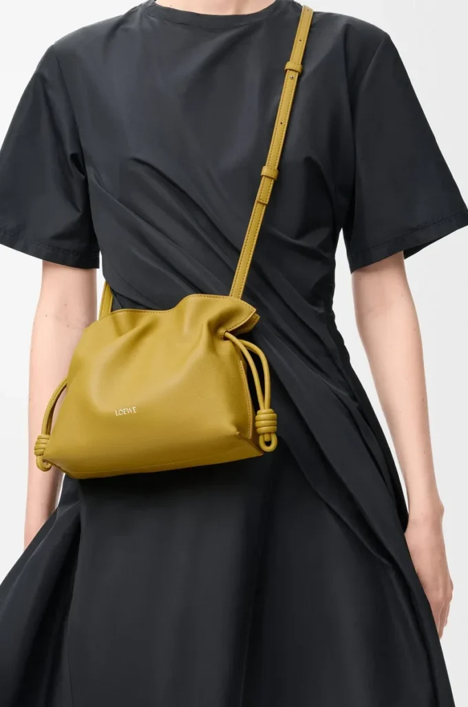 Mini-Clutch Flamenco aus Nappakalbsleder Ginger