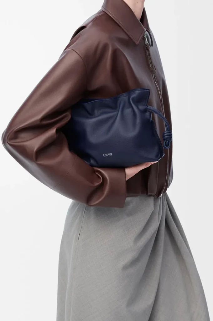 Mini-Clutch Flamenco aus Nappakalbsleder in Abyss Blue