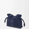 Mini-Clutch Flamenco aus Nappakalbsleder in Abyss Blue