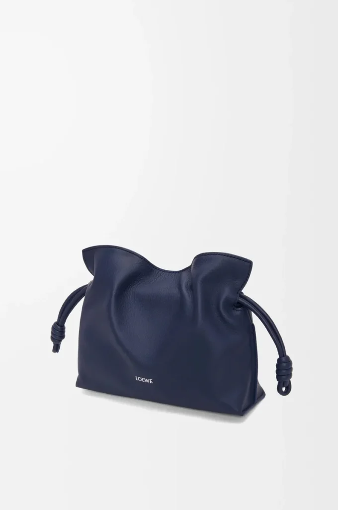 Mini-Clutch Flamenco aus Nappakalbsleder in Abyss Blue
