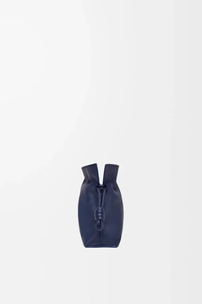 Mini-Clutch Flamenco aus Nappakalbsleder in Abyss Blue