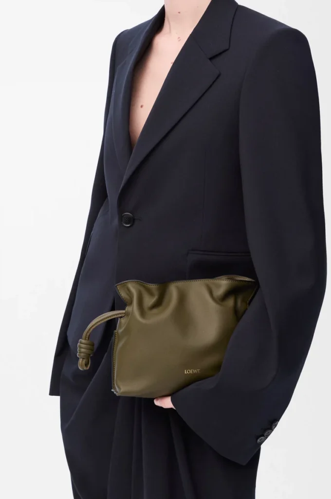 Mini-Clutch „Flamenco” aus Nappakalbsleder in Dark Khaki